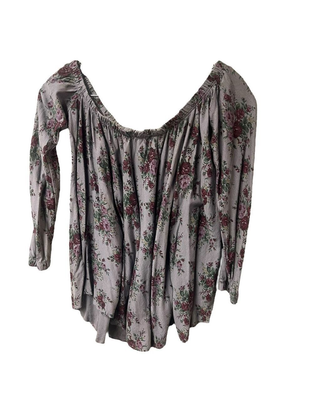 Truly Madly Deeply Gray Floral Off Shoulder Blouse Medium